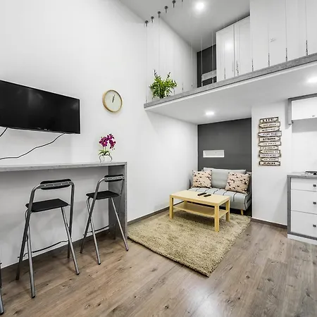 Kertesz Designer With Aircon Appartamento *