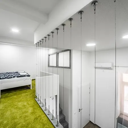 Kertesz Designer With Aircon Appartamento *