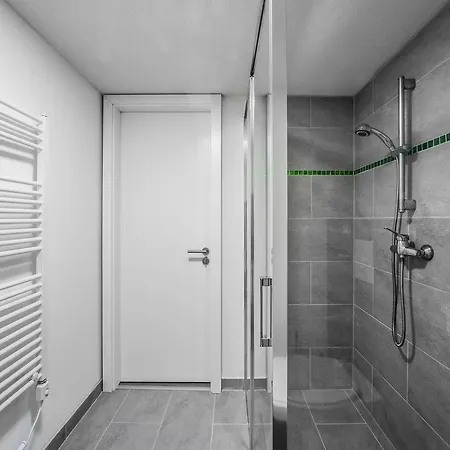 Kertesz Designer With Aircon Appartamento *